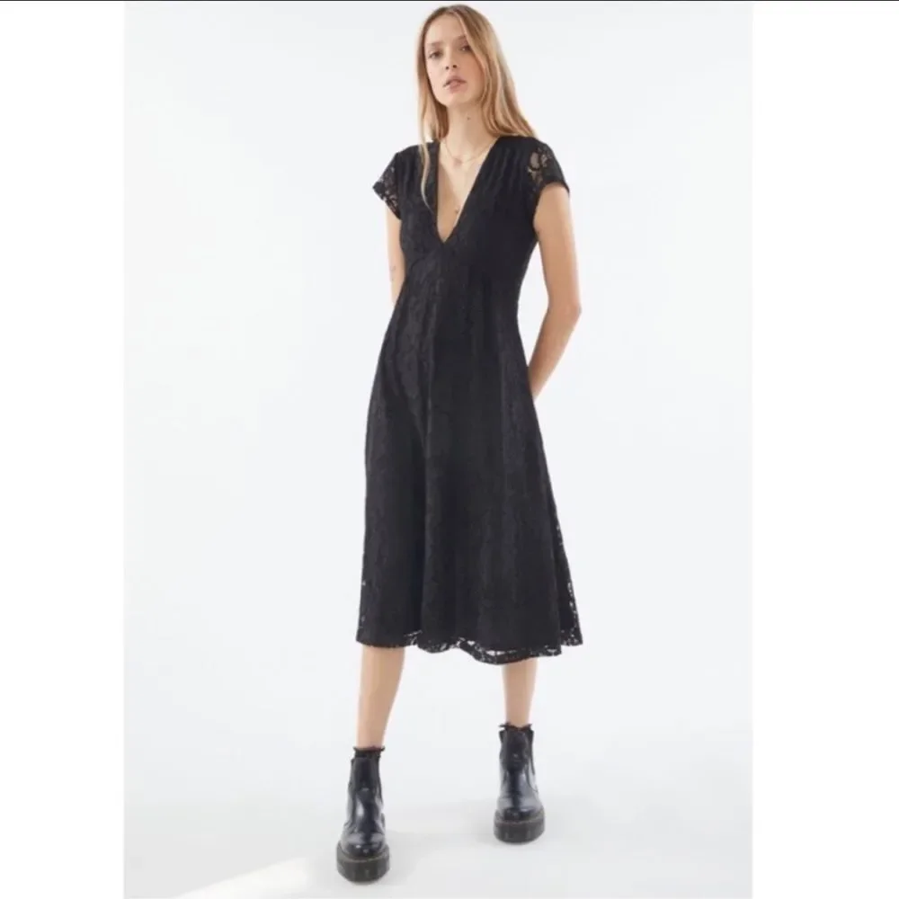 NWT Urban Outfitters Imogen Lace Midi Dress Sz S - Picture 1 of 13